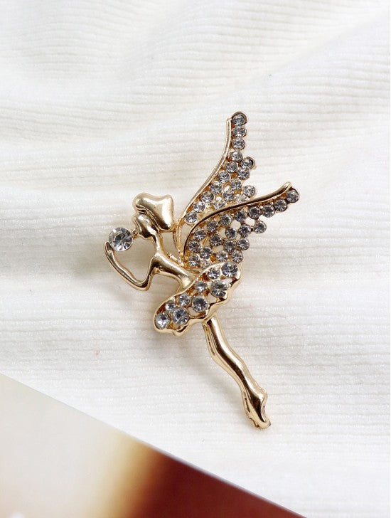 Broche décorative à motifs ornés de strass