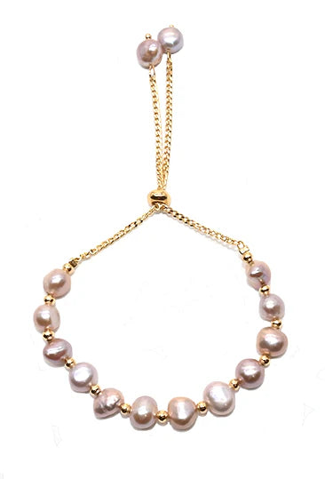 Bracelet ajustable en perles d'eau douce rosées et fini or - Bijou chic et polyvalent