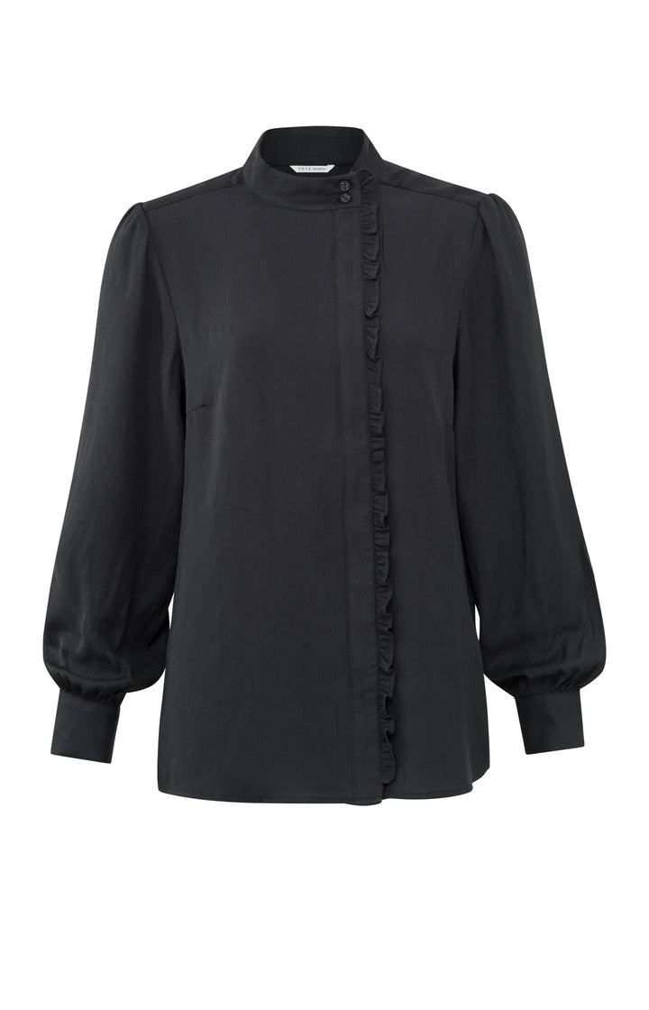 Blouse à col montant et fermeture décentrée