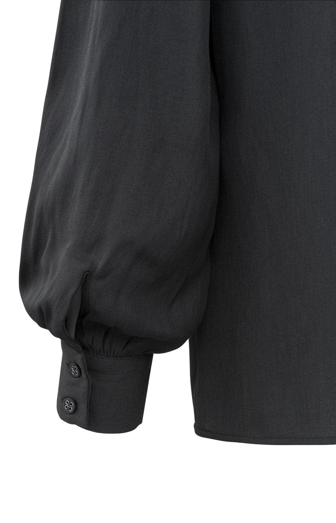 Blouse à col montant et fermeture décentrée