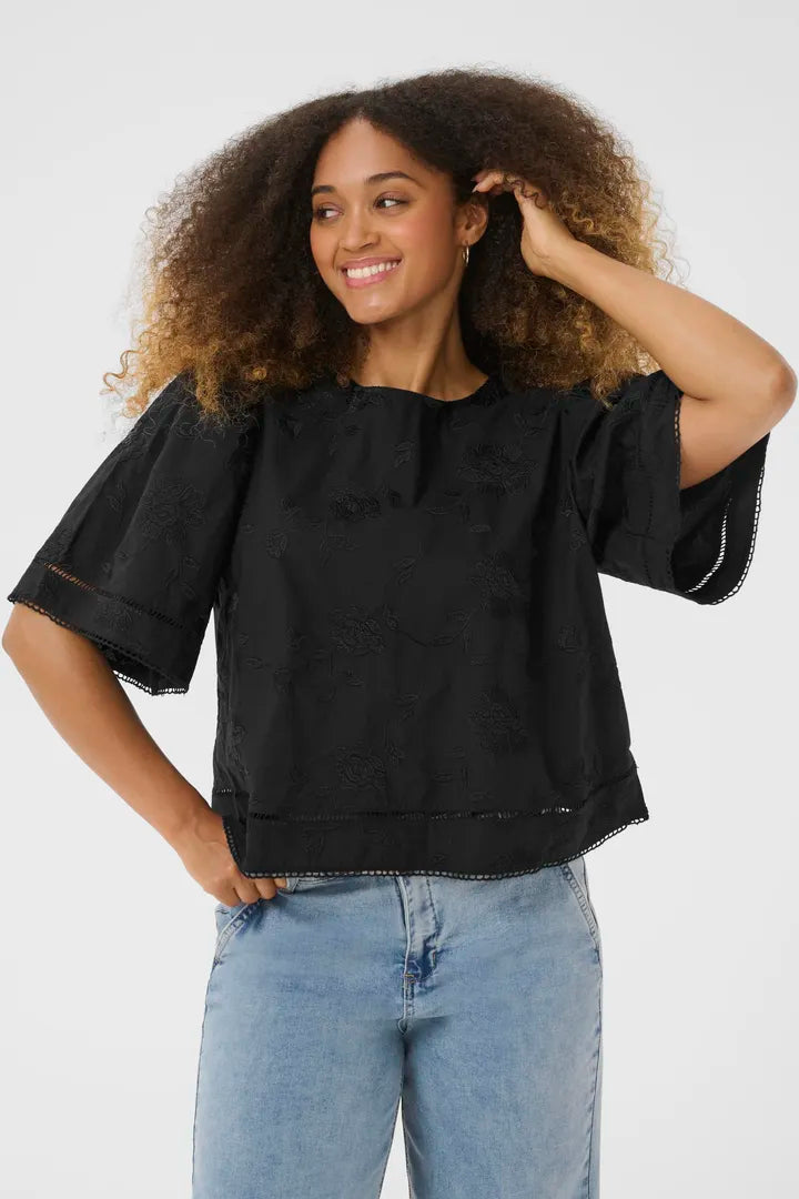 Blouse à motif floral brodé, dans un jeu de ton sur ton Anais