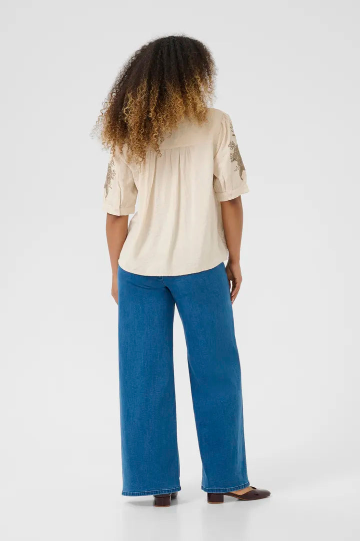 Blouse avec bouquet de fleurs brodé aux épaules June