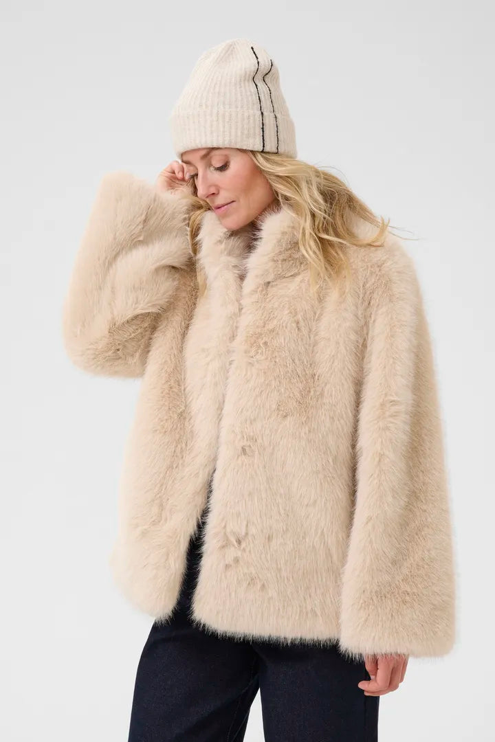 Bonnet en tricot orné de deux lignes contrastées Taya