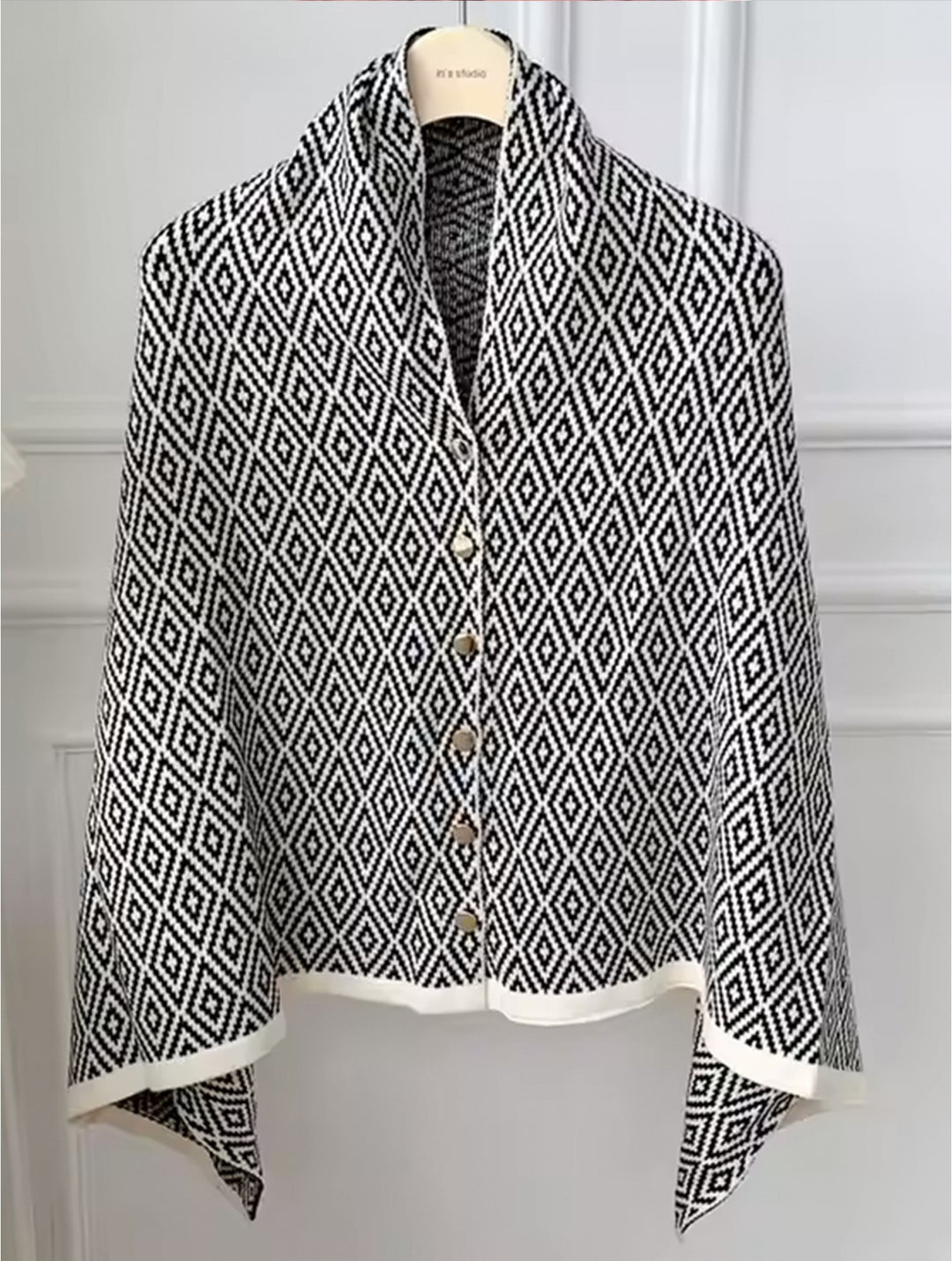 Châle à boutons motif losanges