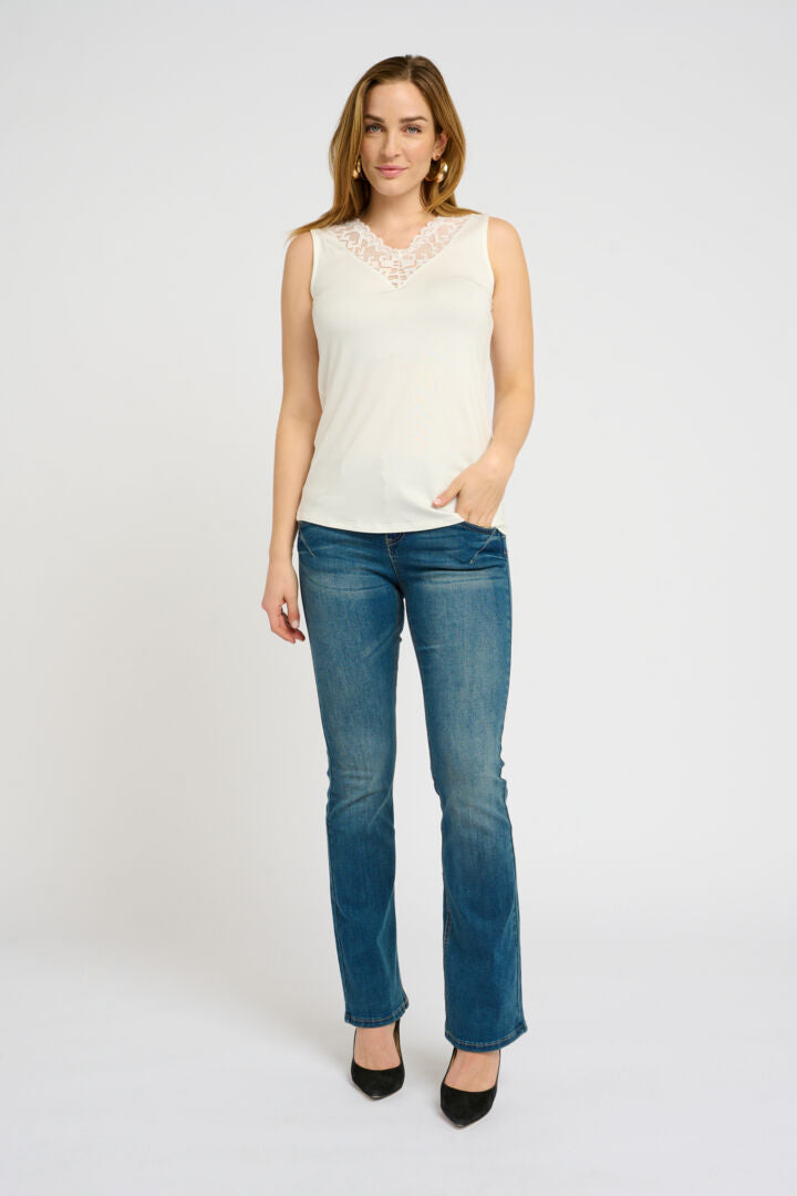 Camisole à bretelles larges avec dentelle intégrée