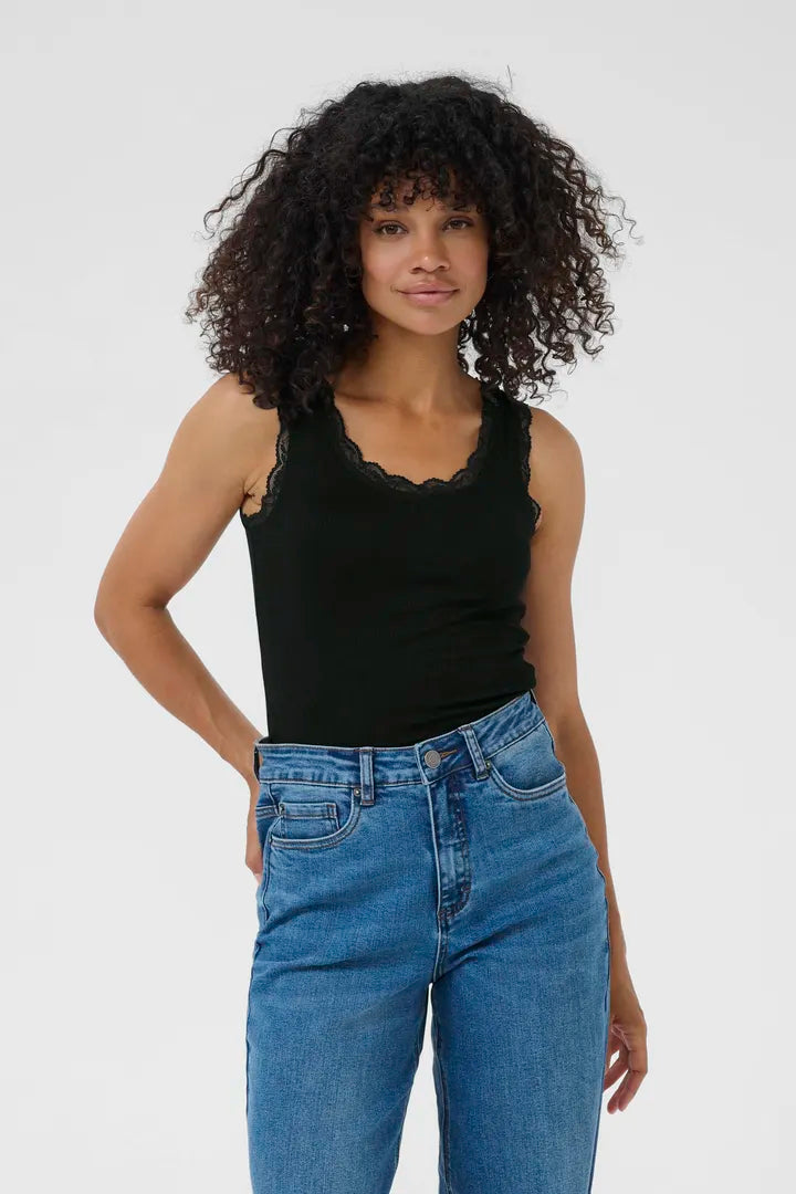 Camisole à finitions en dentelle sur le haut Omi
