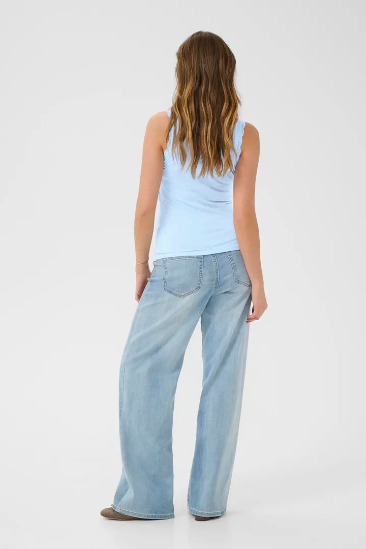 Camisole à finitions en dentelle sur le haut Omi