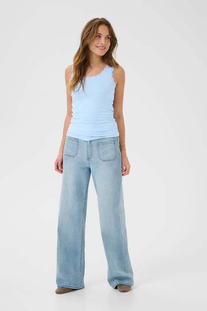 Camisole à finitions en dentelle sur le haut Omi