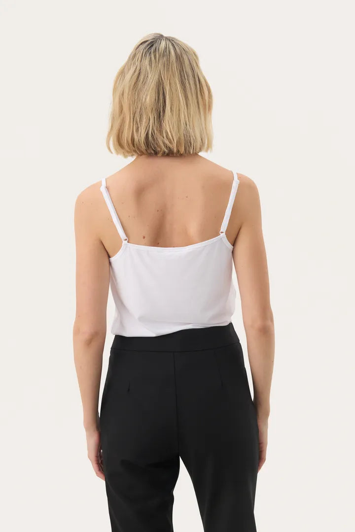 Camisole satinée ornée d’une fine dentelle Nataliene
