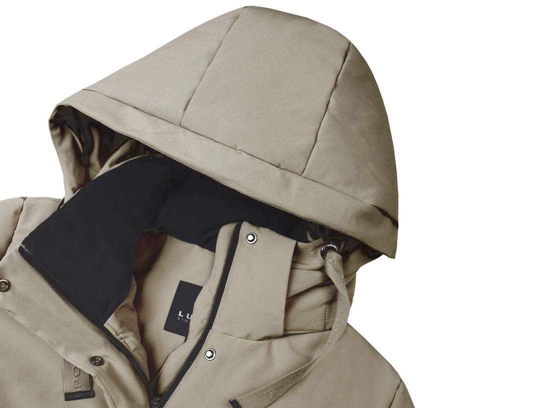 Manteau matelassé à capuche Haukkala - Coupe ajustée et mi-longue
