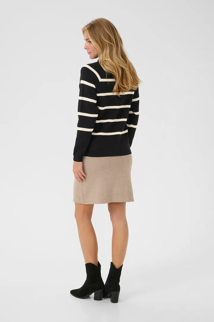 Chandail asymétrique avec boutons sur l’épaule Dela