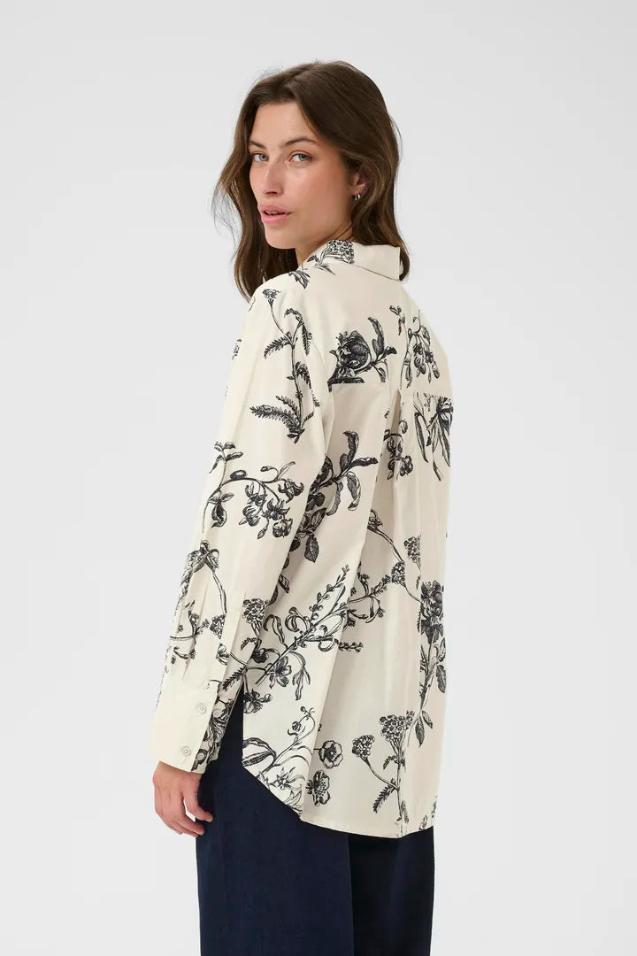 Chemise imprimée de formes organiques Sveja