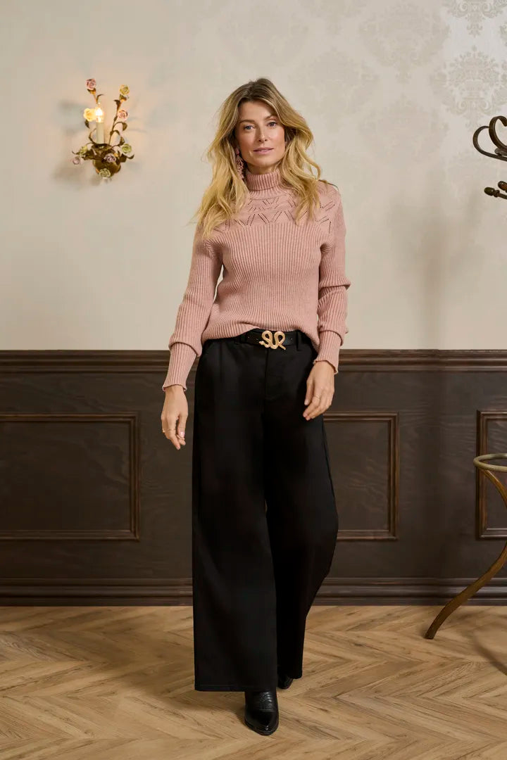 Col roulé avec détails au niveau du buste Dela