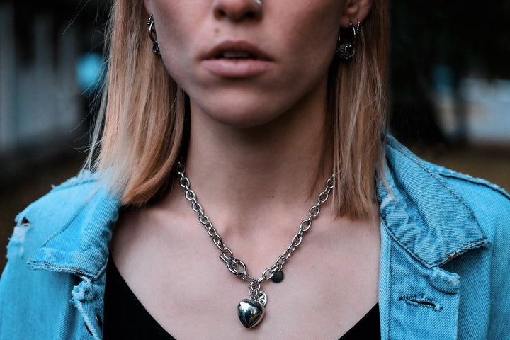 Collier chaîne argentée avec pendentif cœur - Chaîne à maillons et fermoir T