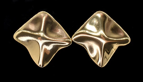 Boucles d'oreilles carrées dorées - À effet martelé