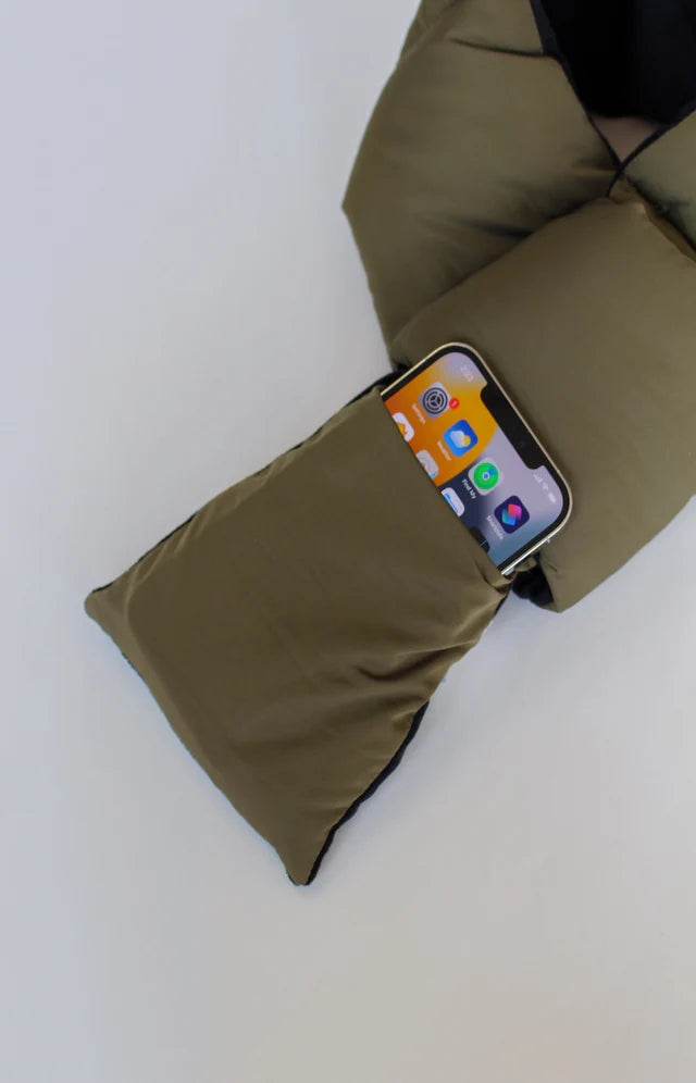 ** Foulard chaud avec un espace pour le cellulaire ** manque noir