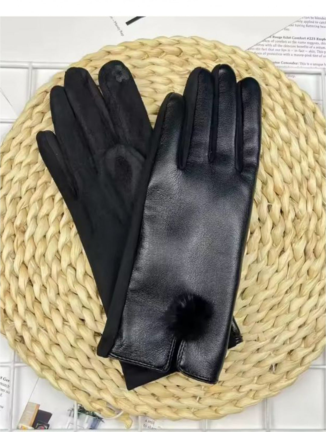 Gants tactiles en similicuir avec pompon - Accessoire pratique