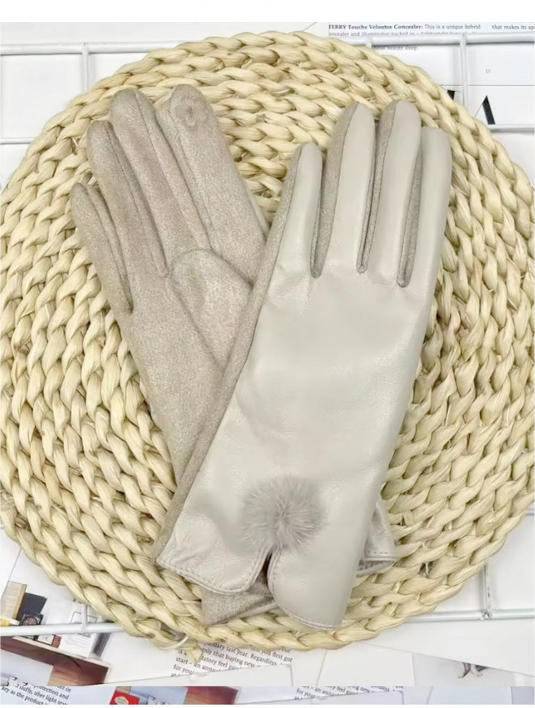 Gants tactiles en similicuir avec pompon - Accessoire pratique