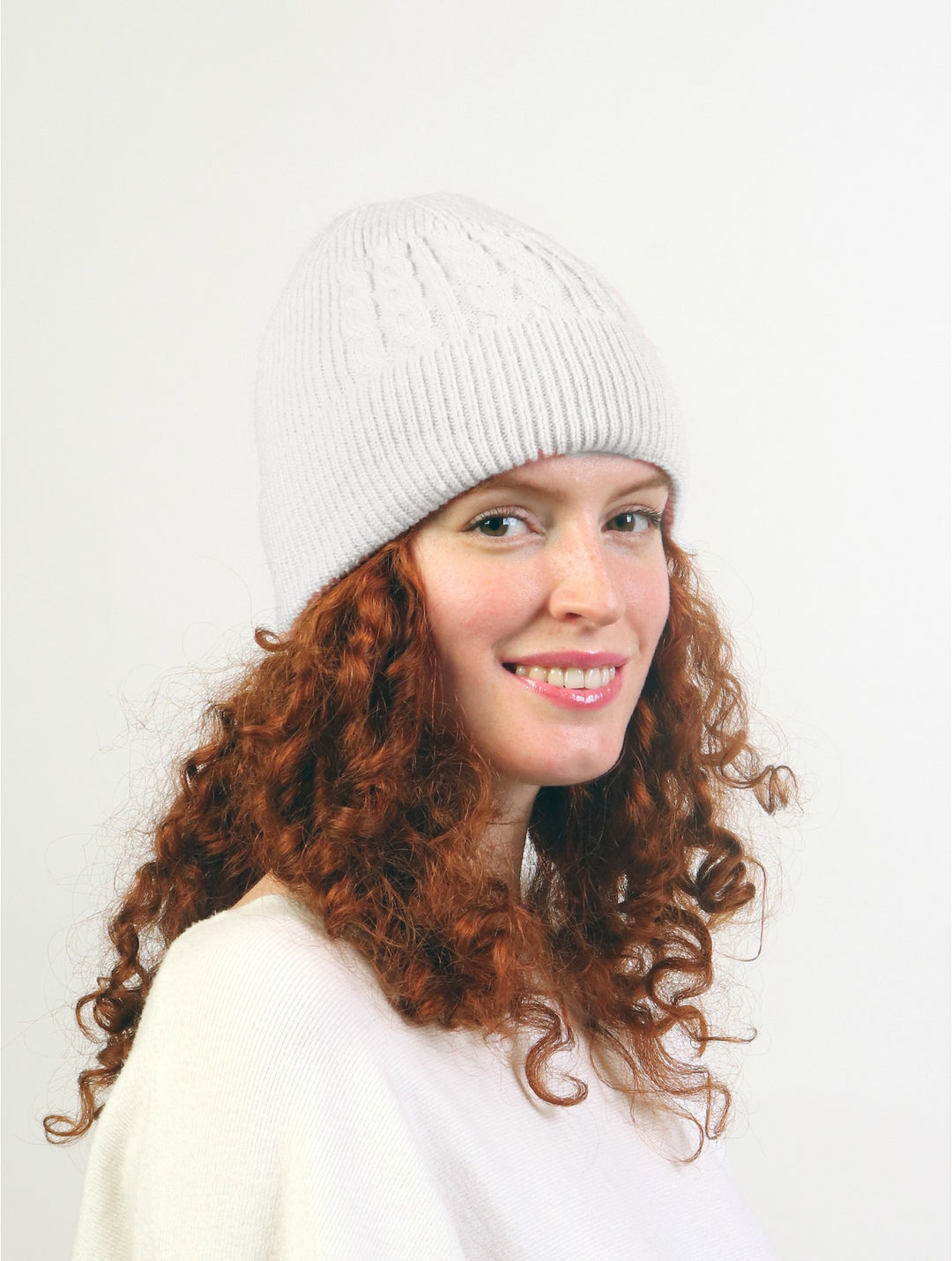 Bonnet hivernal à maille torsadée et doublure douce