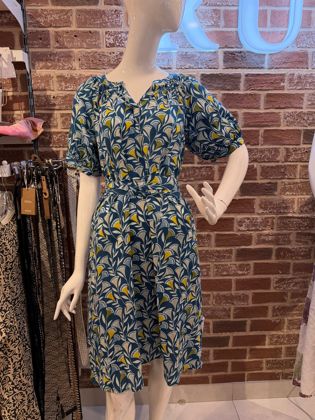 Robe mi-longue à motifs floraux - 100% coton