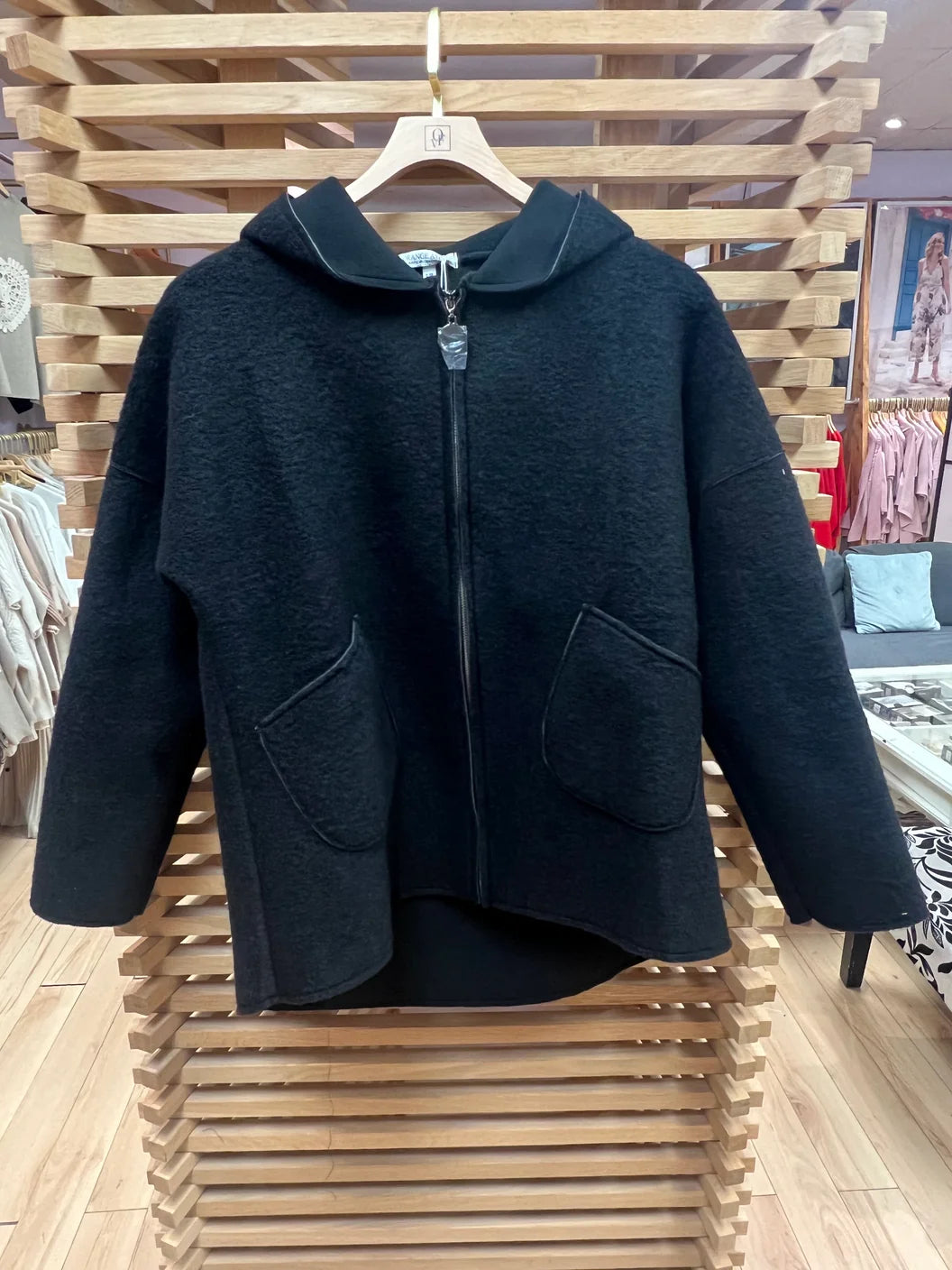 Veste courte à capuchon effet laine bouillie - À fermeture éclair et poches biseautées