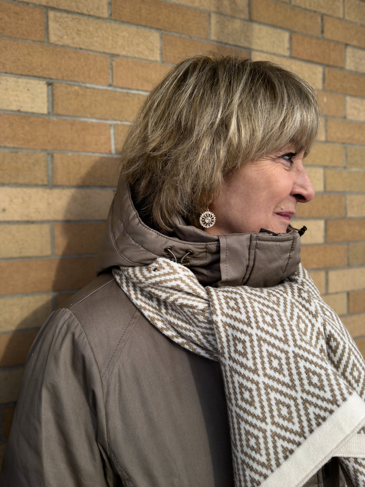 Châle à boutons motif losanges