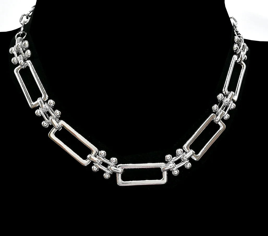 Collier chaîne géométrique à maillons rectangulaires - Chaîne argentée structurée