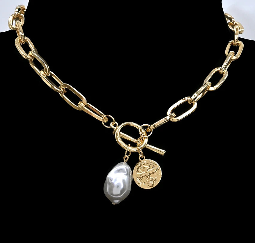 Collier chaîne dorée avec perle d'eau douce et médaillon - Chaîne à maillons et fermoir T