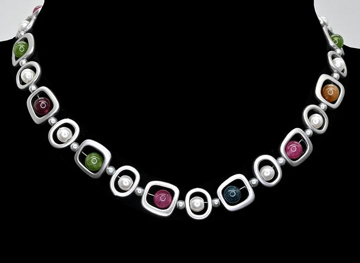 Collier en métal argenté et pierres semi-précieuses - À perles multicolores et nacrées