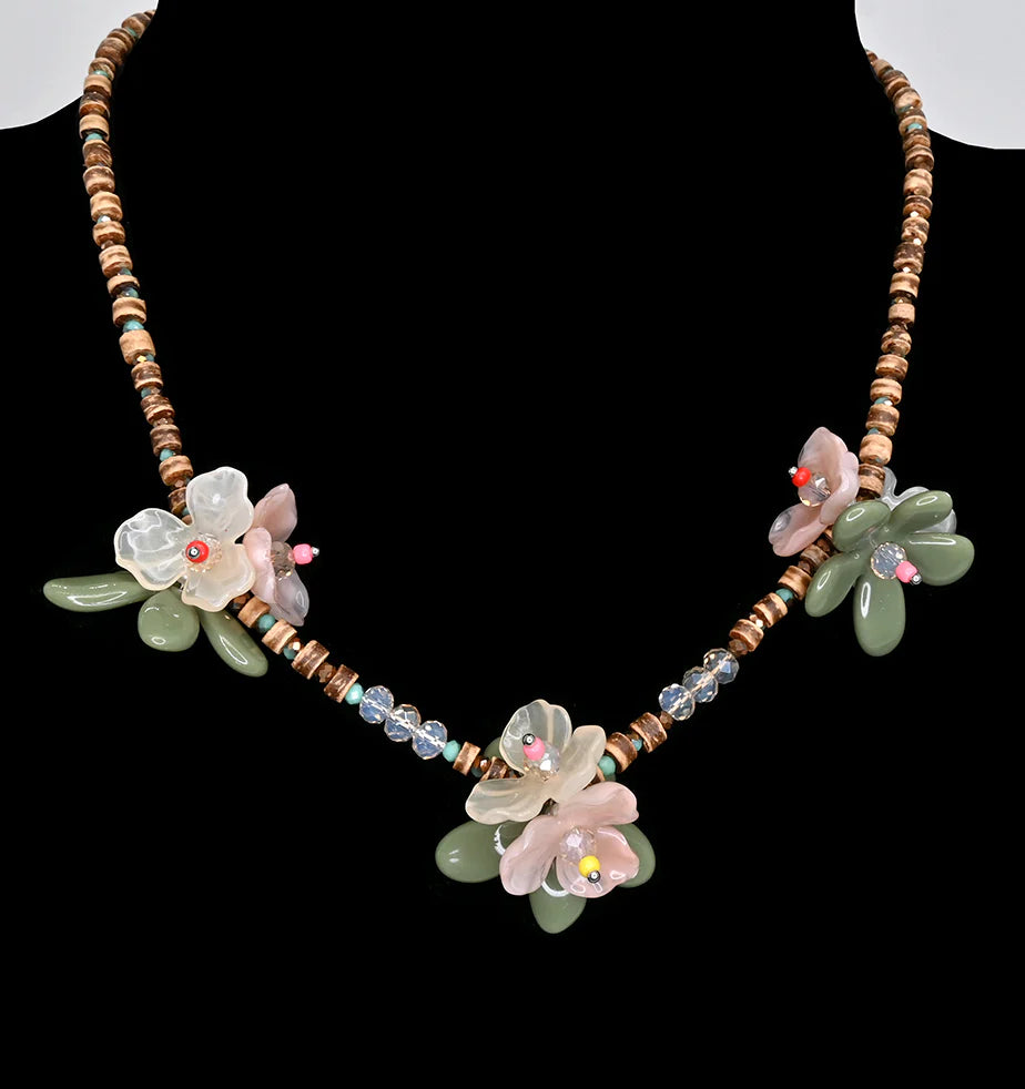 Collier fleurs de verre et perles de bois