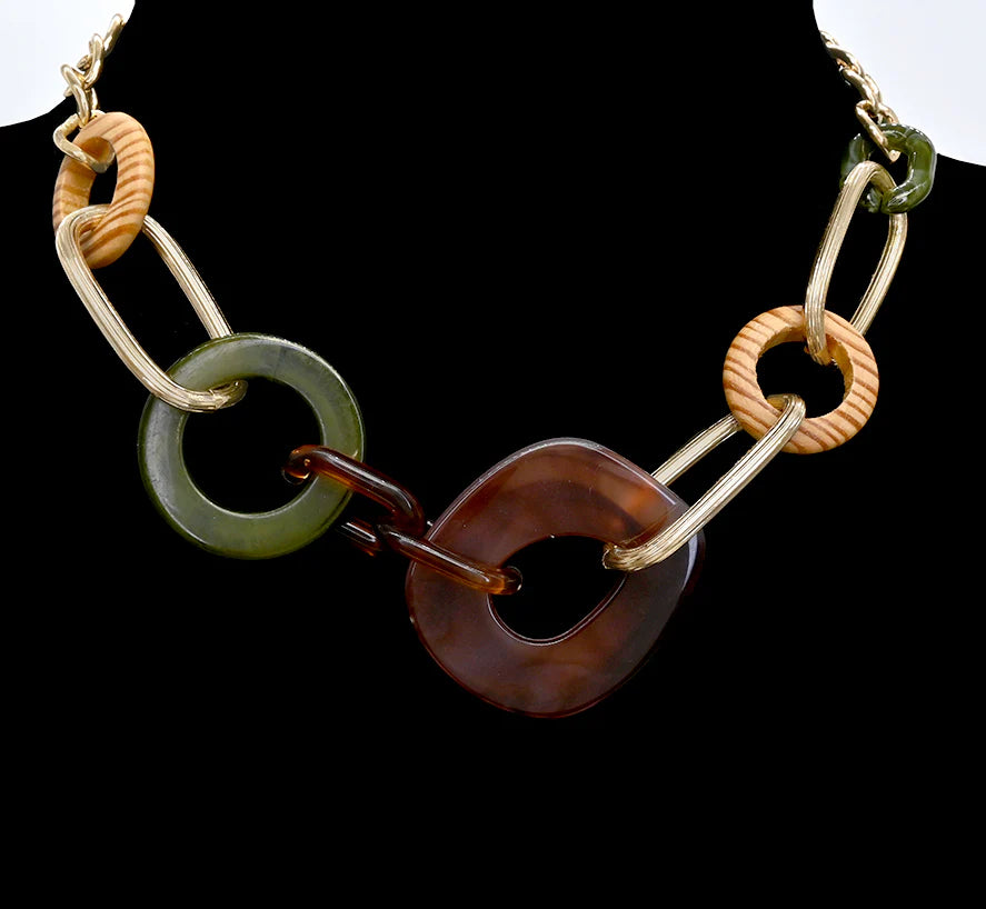 Collier chaîne dorée et maillons en résine – Vert et brun ou bleu et beige