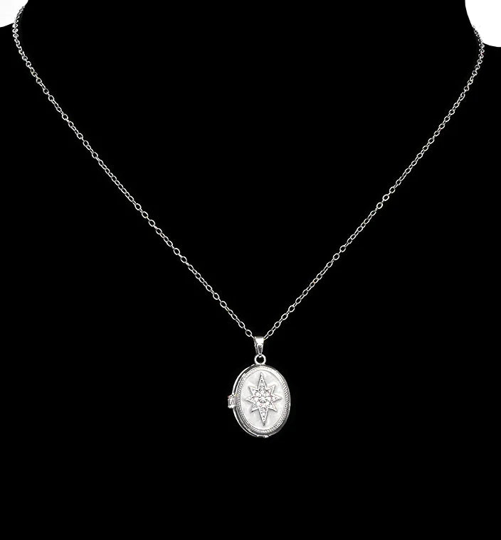 Collier à médaillon étoile scintillante
