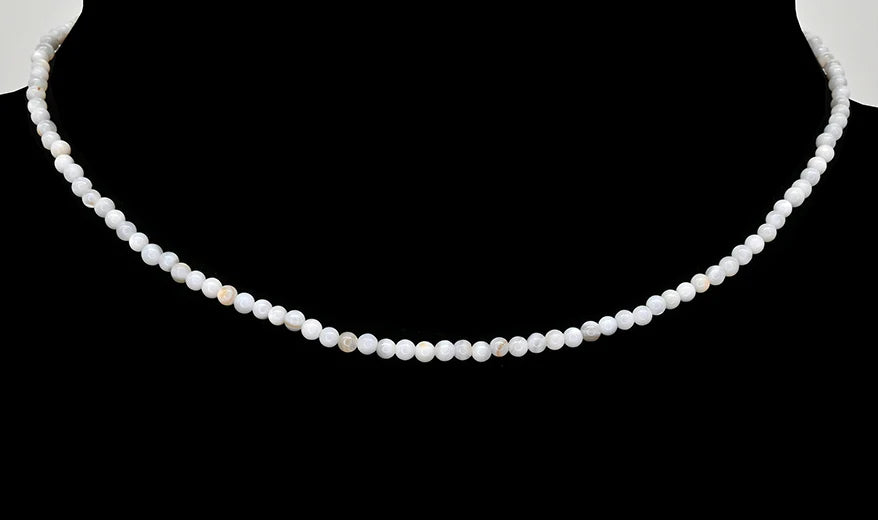 Collier de perles de verre blanches - Bijou classique