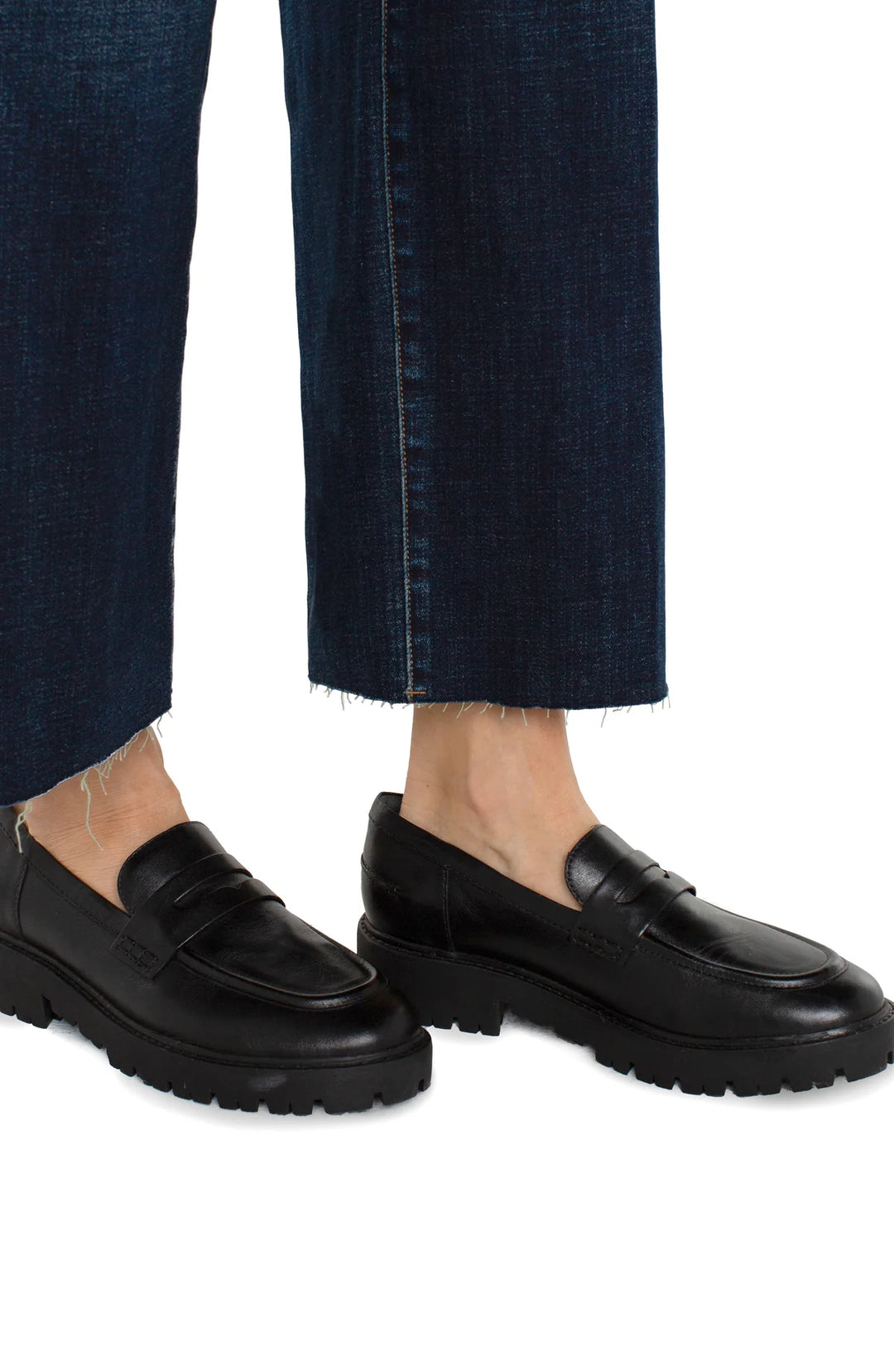 Jeans  à jambes larges avec ourlet coupé