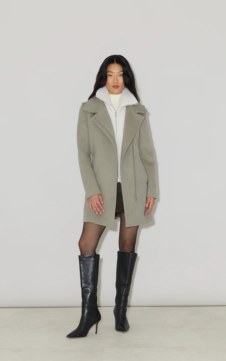 Manteau en laine Kiana - Hybride à col moutonné et détails en cuir