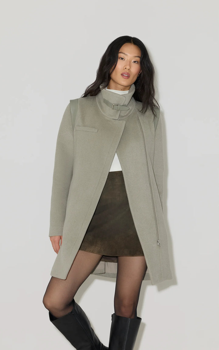 Manteau en laine Kiana - Hybride à col moutonné et détails en cuir