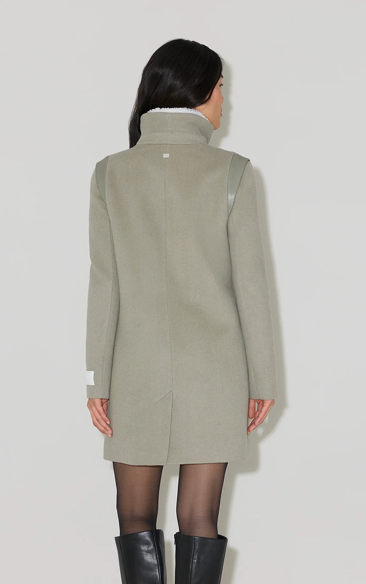 Manteau en laine Kiana - Hybride à col moutonné et détails en cuir