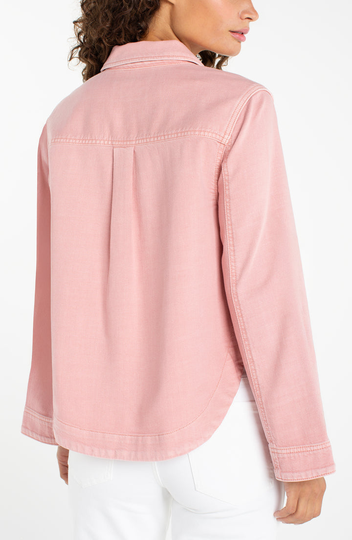 Veste en denim rose à boutons contrastants – silhouette droite