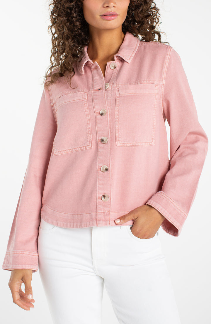 Veste en denim rose à boutons contrastants – silhouette droite