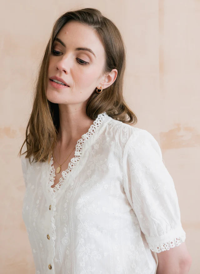Blouse en coton Wren - Haut brodé à détails de dentelle