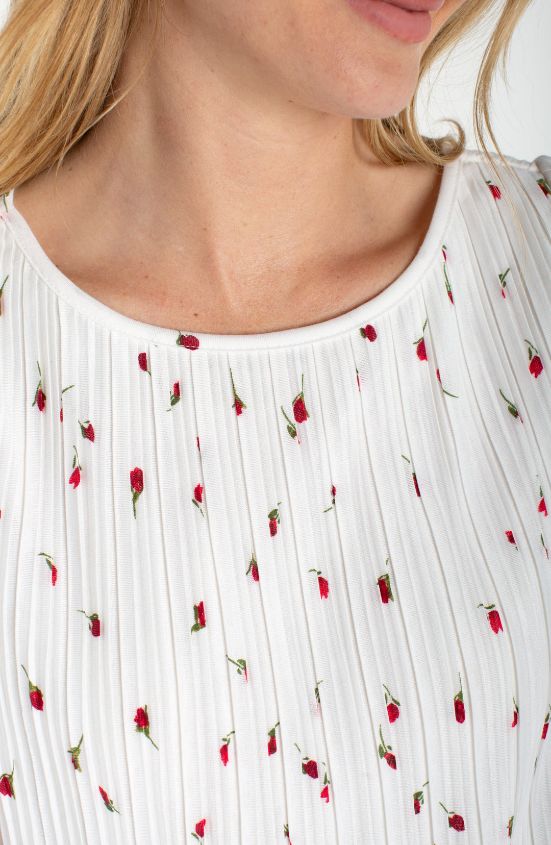 Chandail à manches volantées et col bateau - Motif floral délicat