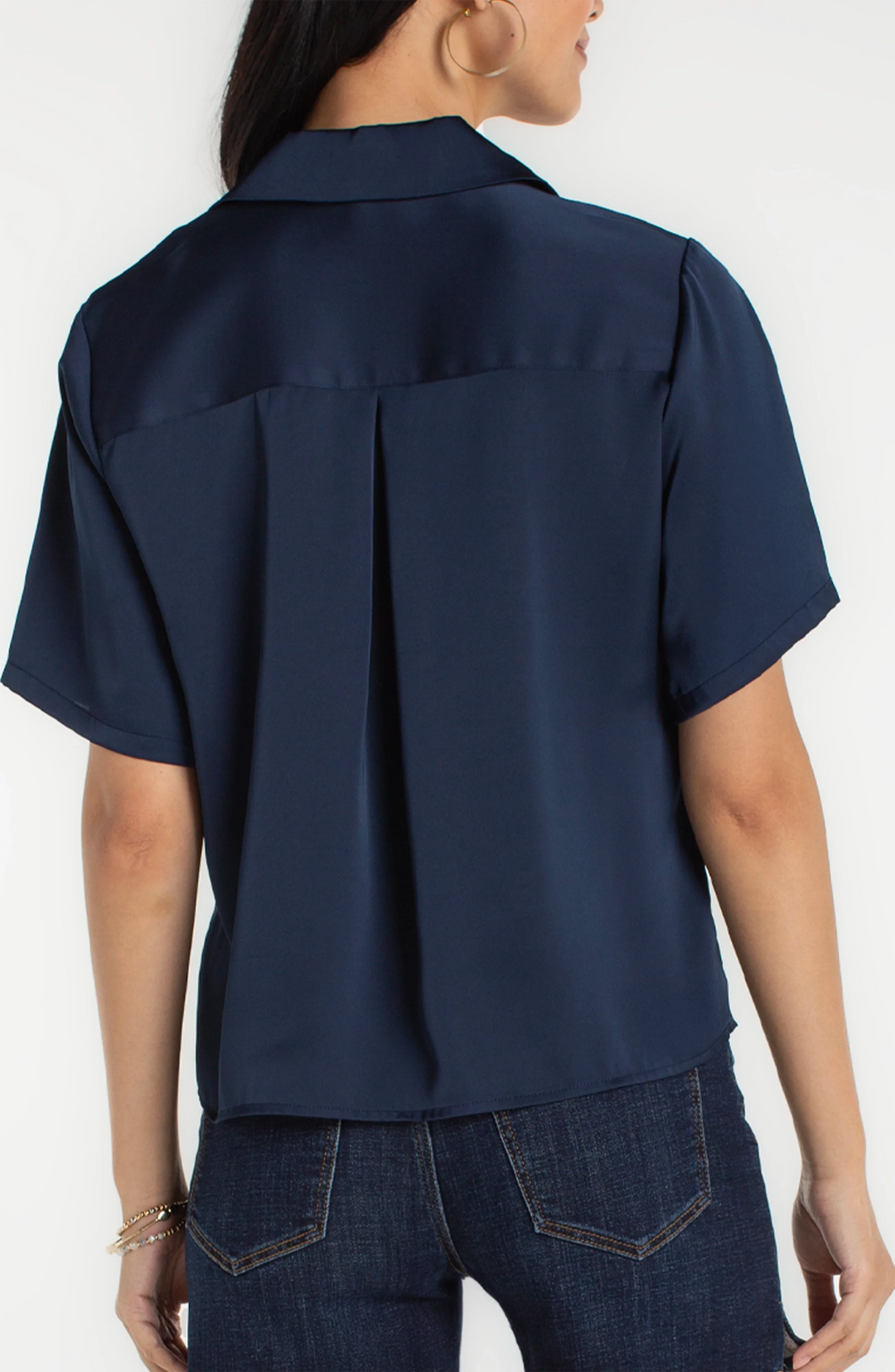 Blouse au col moderne