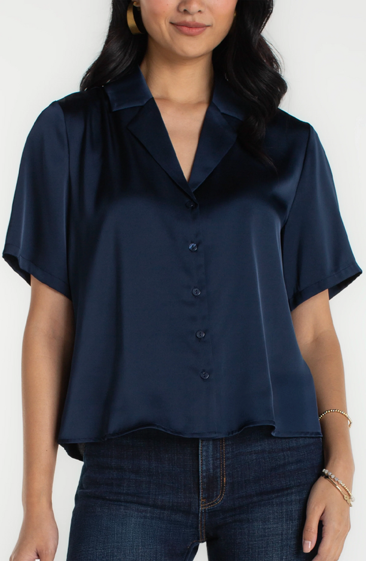 Blouse au col moderne