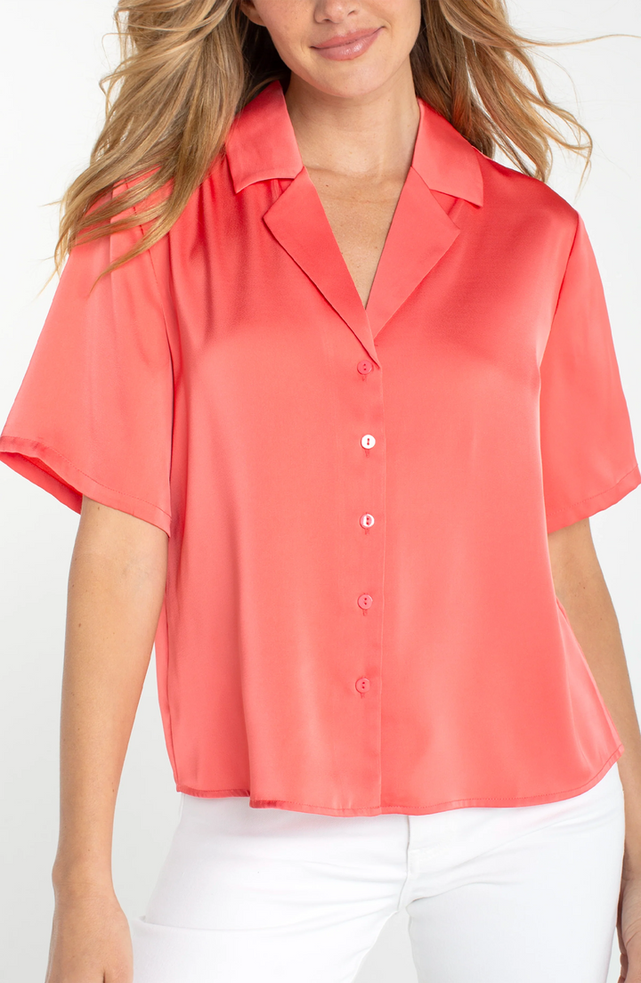 Blouse au col moderne