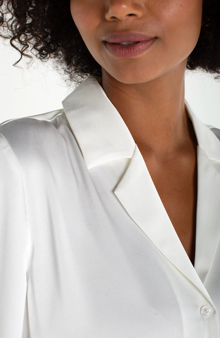 Blouse au col moderne