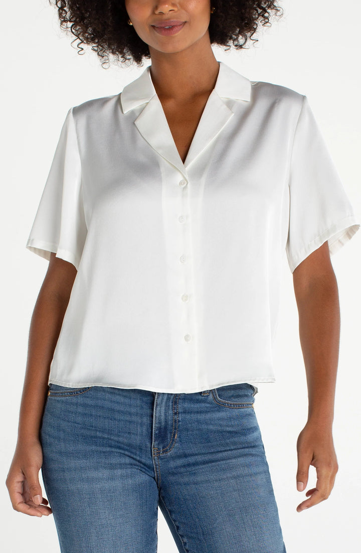 Blouse au col moderne