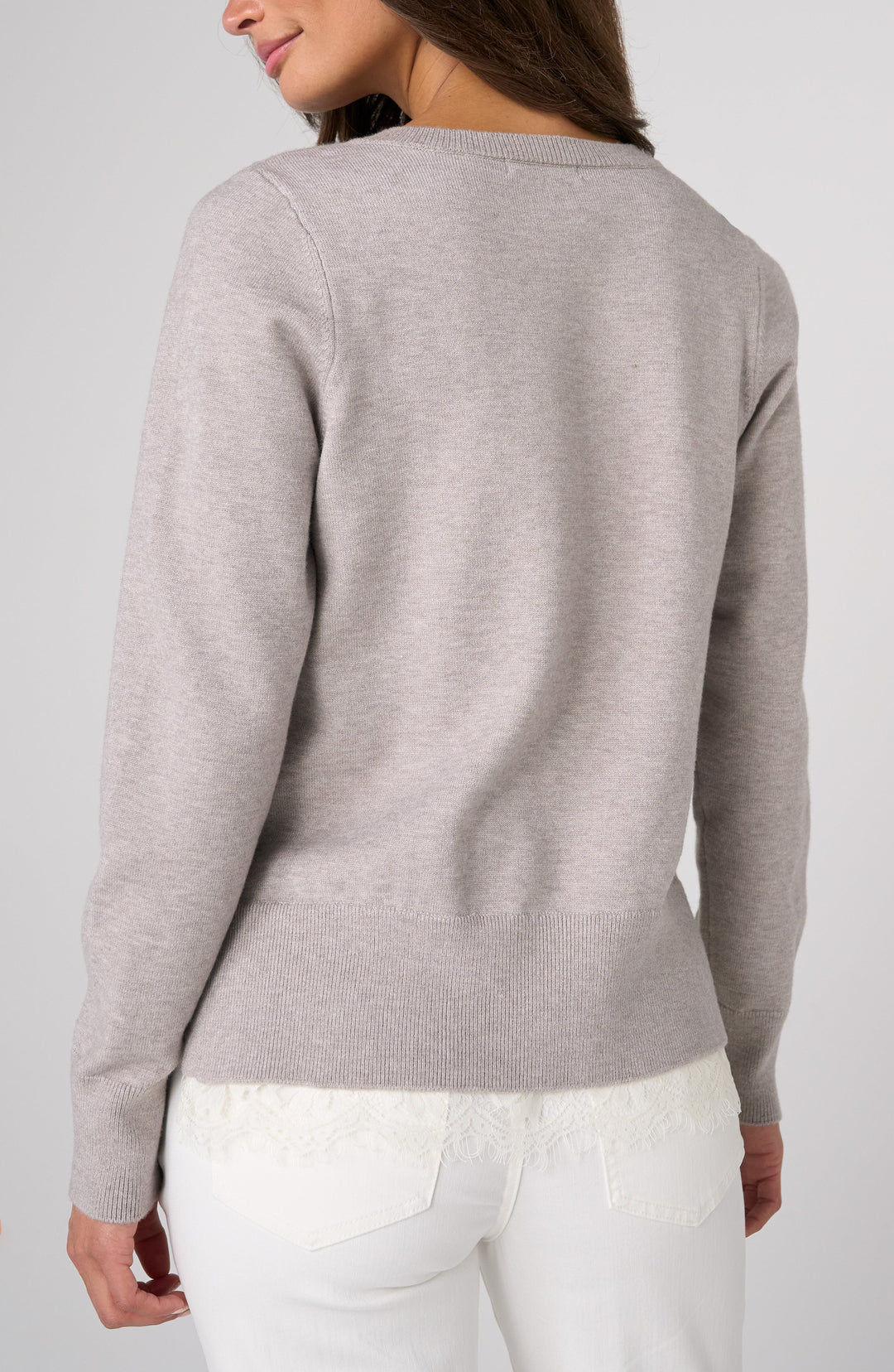 Chandail col V en tricot doux - Avec détails de dentelle délicate