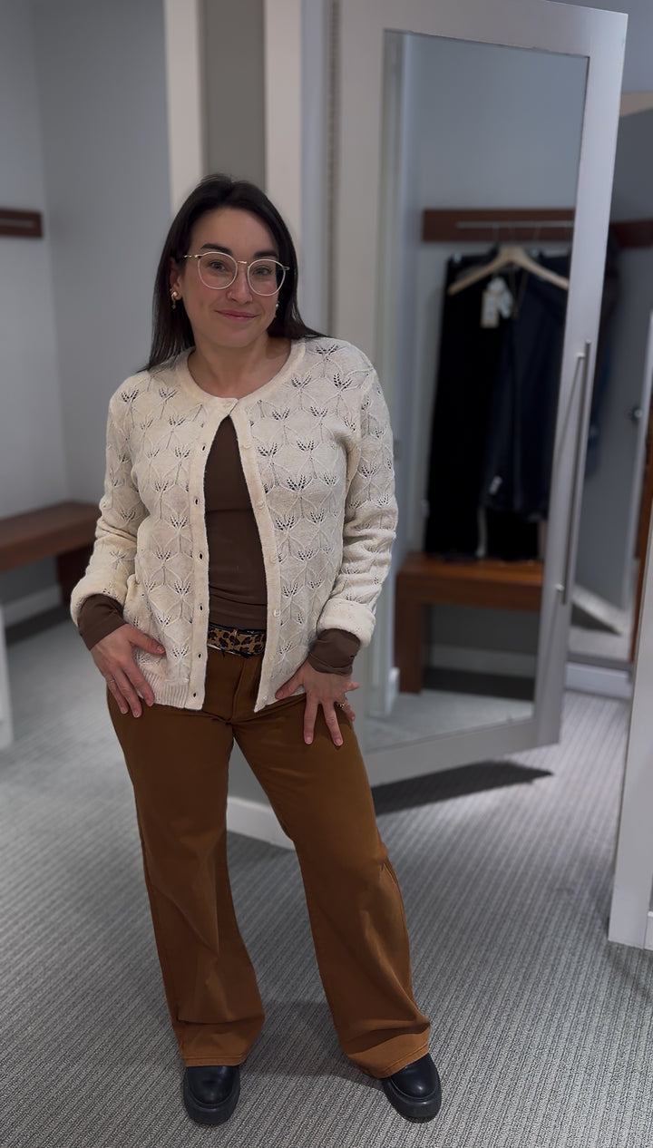 Cardigan délicat aux accents romantiques Viki