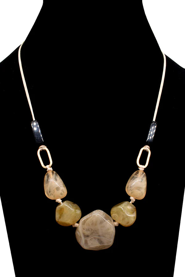 Collier ajustable abstrait en pierre et verre