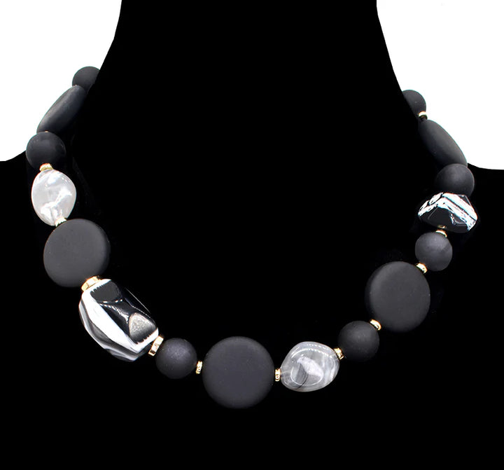 Collier cordon perles résine effet verre – Brun ou noir